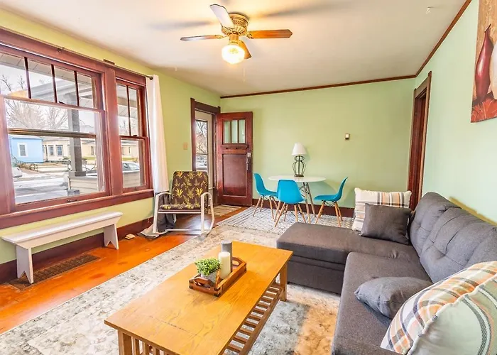 Warm And Welcoming 2 Bedroom 2 Blocks From Uwyo