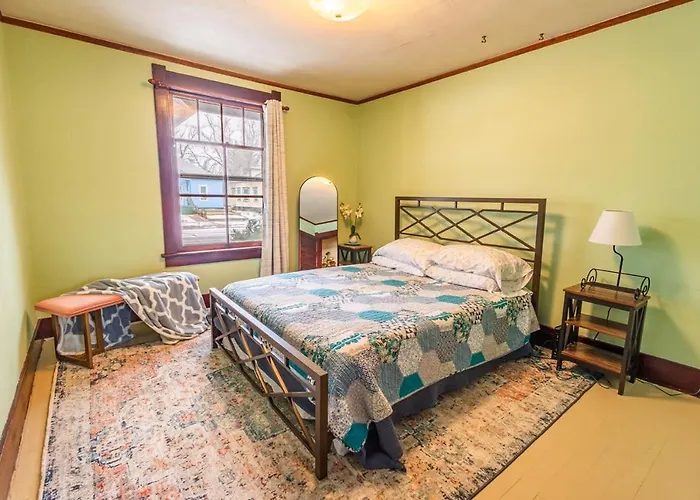 Holiday home Warm And Welcoming 2 Bedroom 2 Blocks From Uwyo Laramie