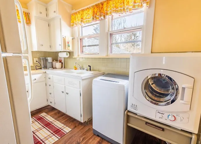 Warm And Welcoming 2 Bedroom 2 Blocks From Uwyo Holiday home *
