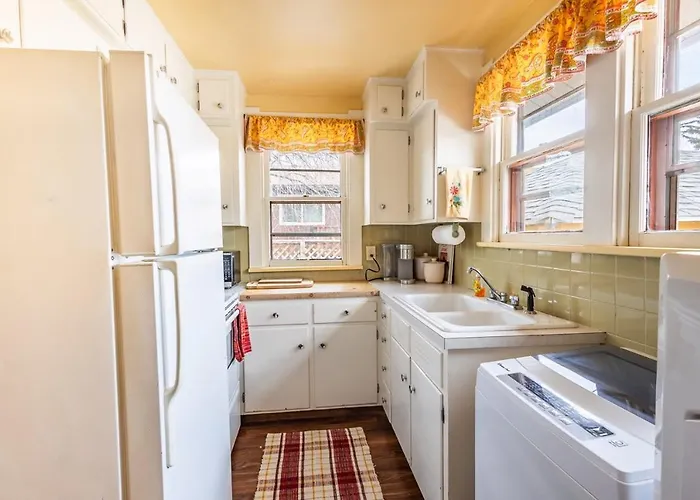 Warm And Welcoming 2 Bedroom 2 Blocks From Uwyo Holiday home *