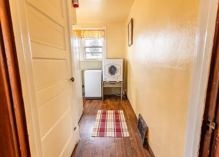 Holiday home Warm And Welcoming 2 Bedroom 2 Blocks From Uwyo Laramie