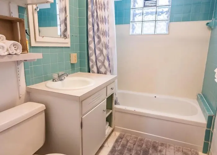 Warm And Welcoming 2 Bedroom 2 Blocks From Uwyo Holiday home *