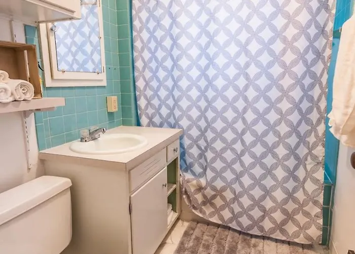 Holiday home Warm And Welcoming 2 Bedroom 2 Blocks From Uwyo *