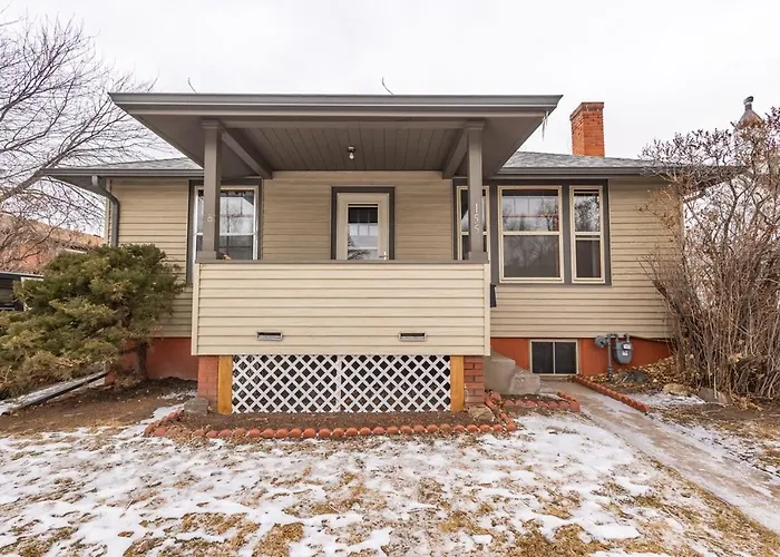 Holiday home Warm And Welcoming 2 Bedroom 2 Blocks From Uwyo