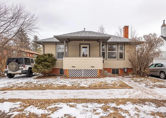 Holiday home Warm And Welcoming 2 Bedroom 2 Blocks From Uwyo Laramie